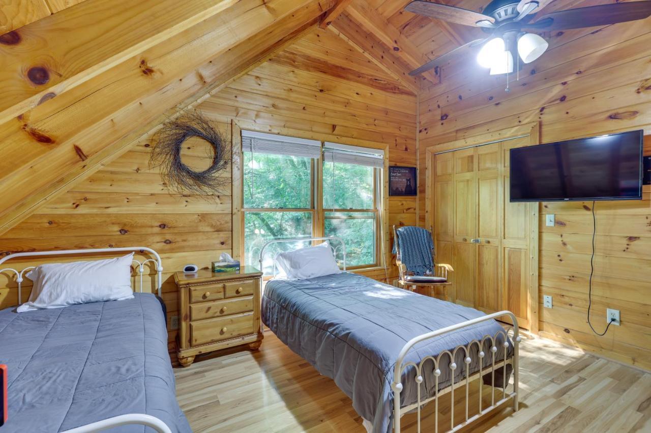 Riverfront Ellijay Cabin With Deck And Pool Access! Exterior photo