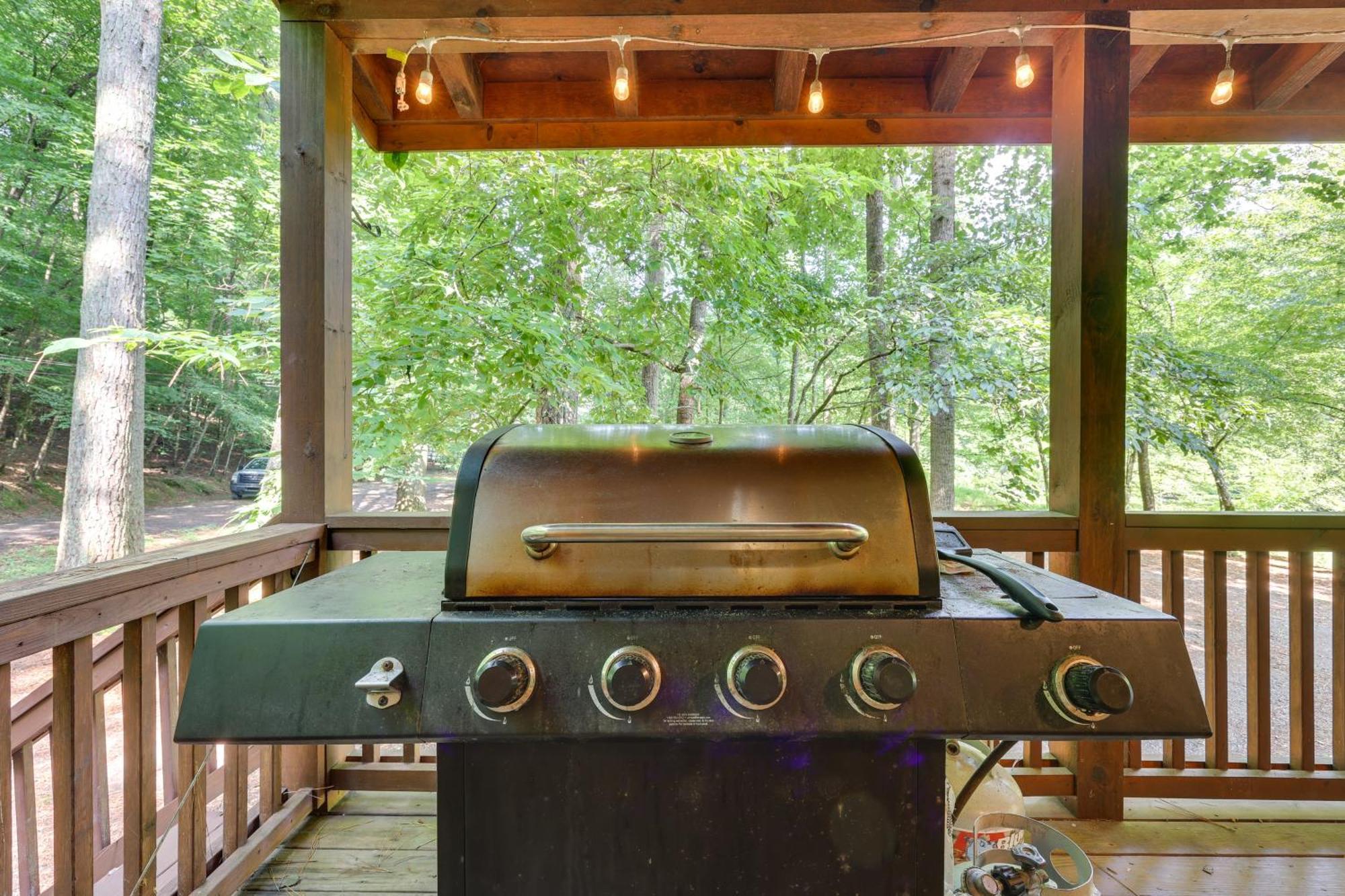 Riverfront Ellijay Cabin With Deck And Pool Access! Exterior photo