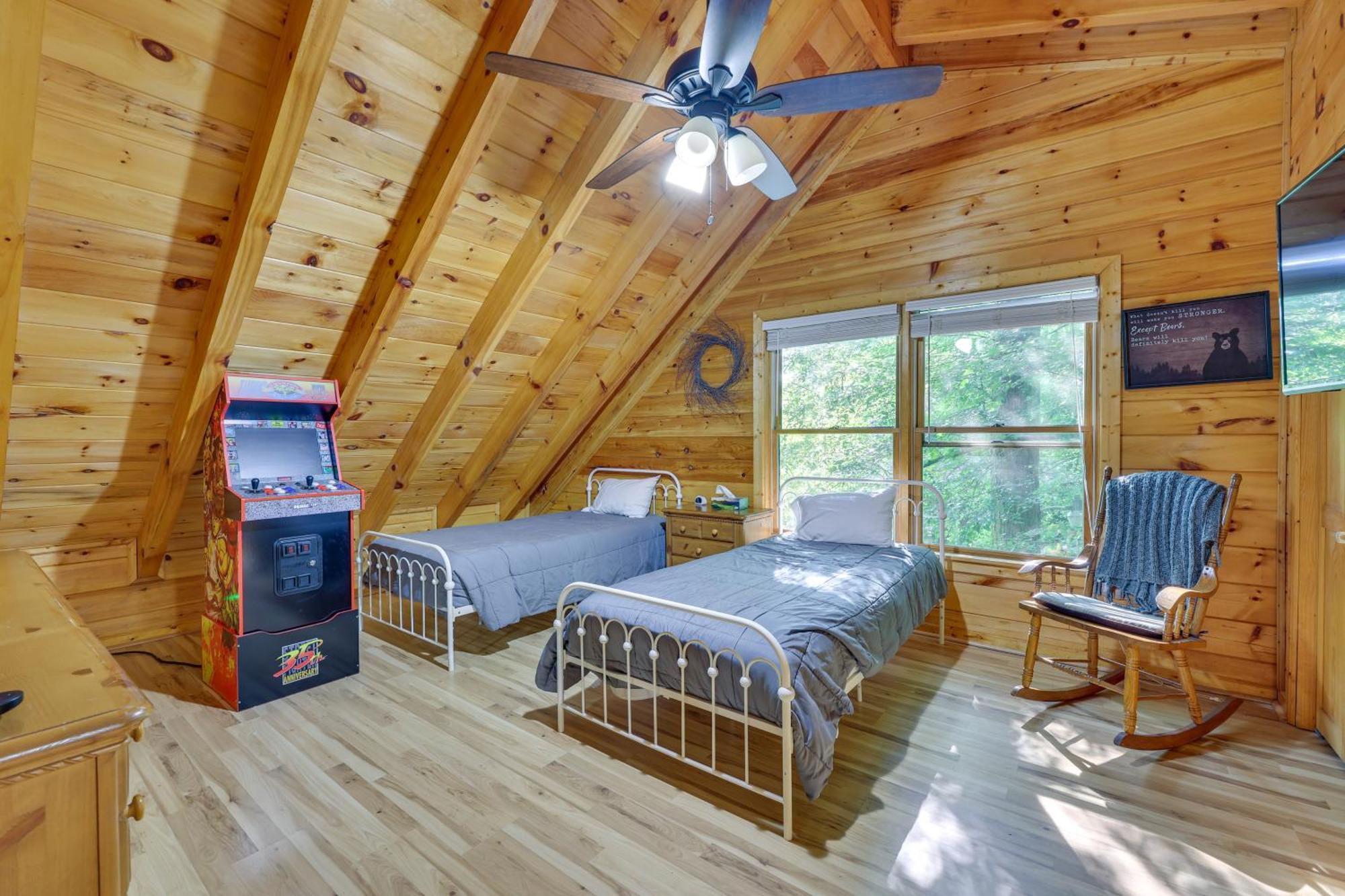 Riverfront Ellijay Cabin With Deck And Pool Access! Exterior photo